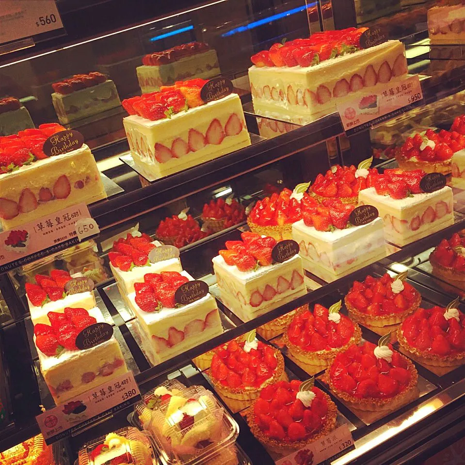 Snapdishの料理写真:So many strawberry cake❤️|Amber Choさん