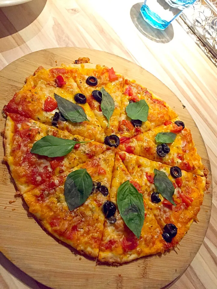 Snapdishの料理写真:Margherita pizza|Amber Choさん