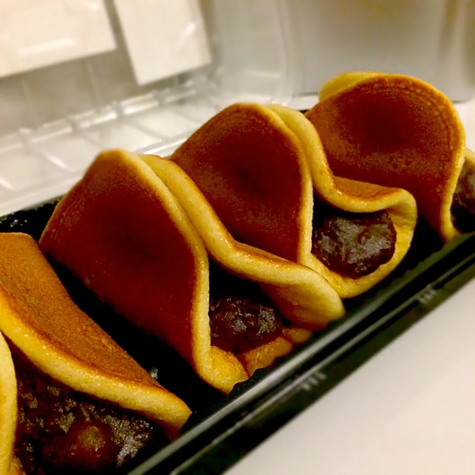 Japanese pancake with red bean filling|Lisa Tanさん