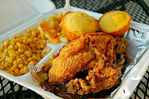 2014 Food Recap 🎭 ❤ 🎭 #Lunch at Johnny B's Diner Fried #Chicken #Main dish Corn 🌽 Macaroni and cheese 😊 Mashed Potatoes ☺ #Side dish #Vegetable Cornbread Muffin|Alisha GodsglamGirl Matthewsさん