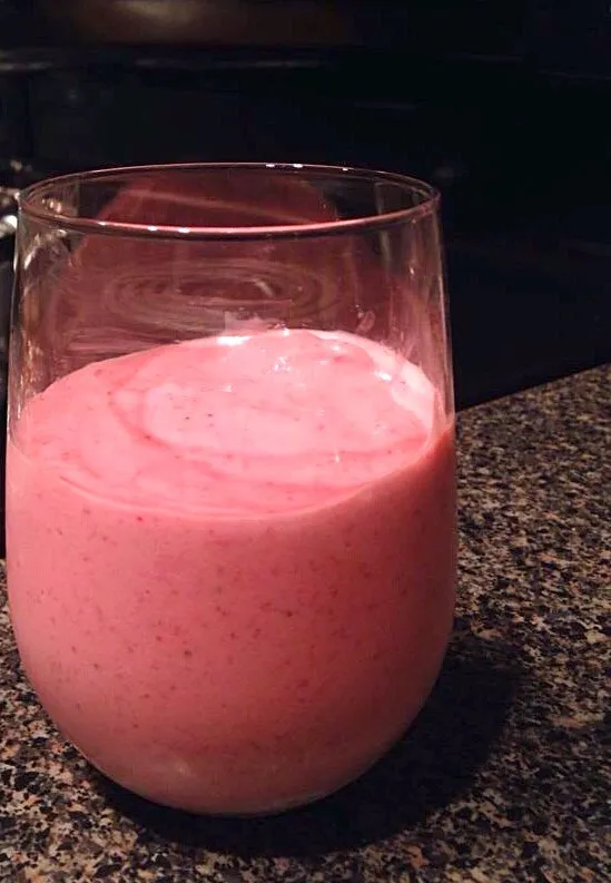 Strawberry and milk kefir smoothie|Lee Annさん