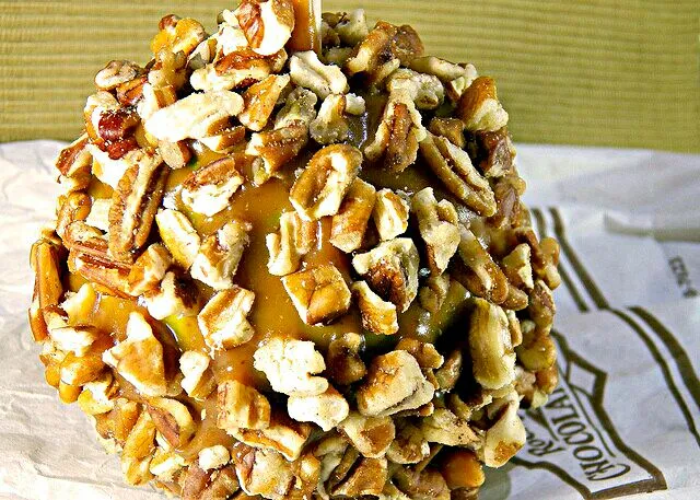 I Purchased Caramel Pecan Apples for Foodie Goodies Gathering #Party #New Year #Holidays/Celebrations #Dessert ❤ #Snack/Teatime 😋 💯 😋|Alisha GodsglamGirl Matthewsさん