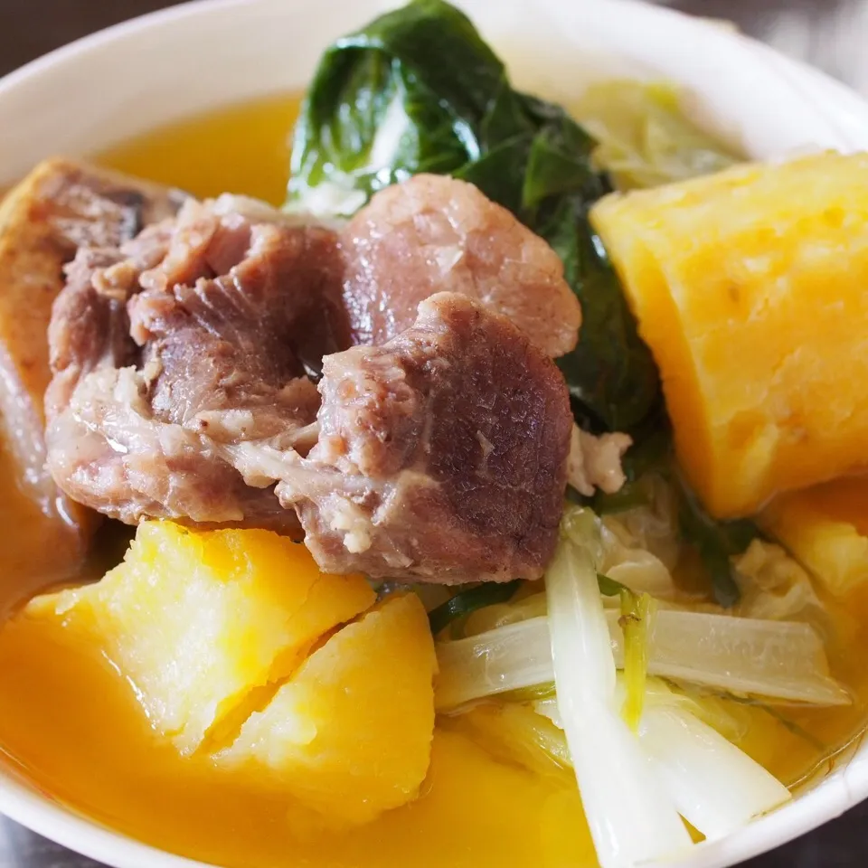 Snapdishの料理写真:Nilagang Baka 牛肉のニラガ 牛骨とバナナを煮込んだスープがんまいです。|Kenny Hiraiさん