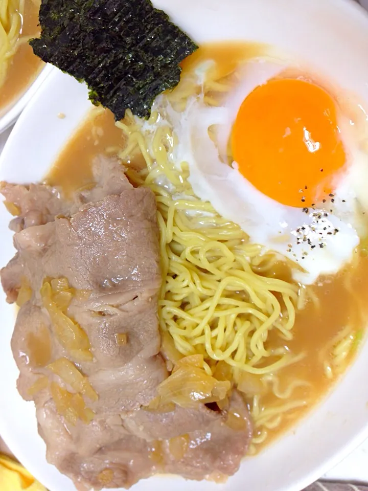 イベリコ豚のチャーシュー麺(^^)豚骨和風醤油の合わせスープで♬|Hiroo  Higuchiさん