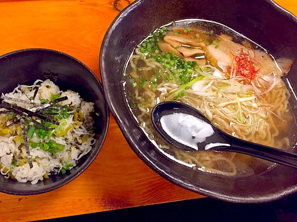 Snapdishの料理写真:じゃこ飯丼と醤油ラーメン|Food is lifeさん