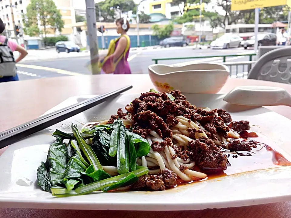 Noodle with minced meat and spicy sauce|秋平さん