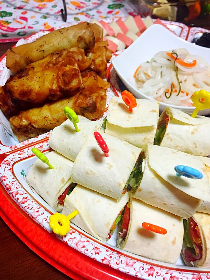 Snapdishの料理写真:Mexican Pinwheels and Meat-Vegetables Springrolls|Laarni Nabongさん