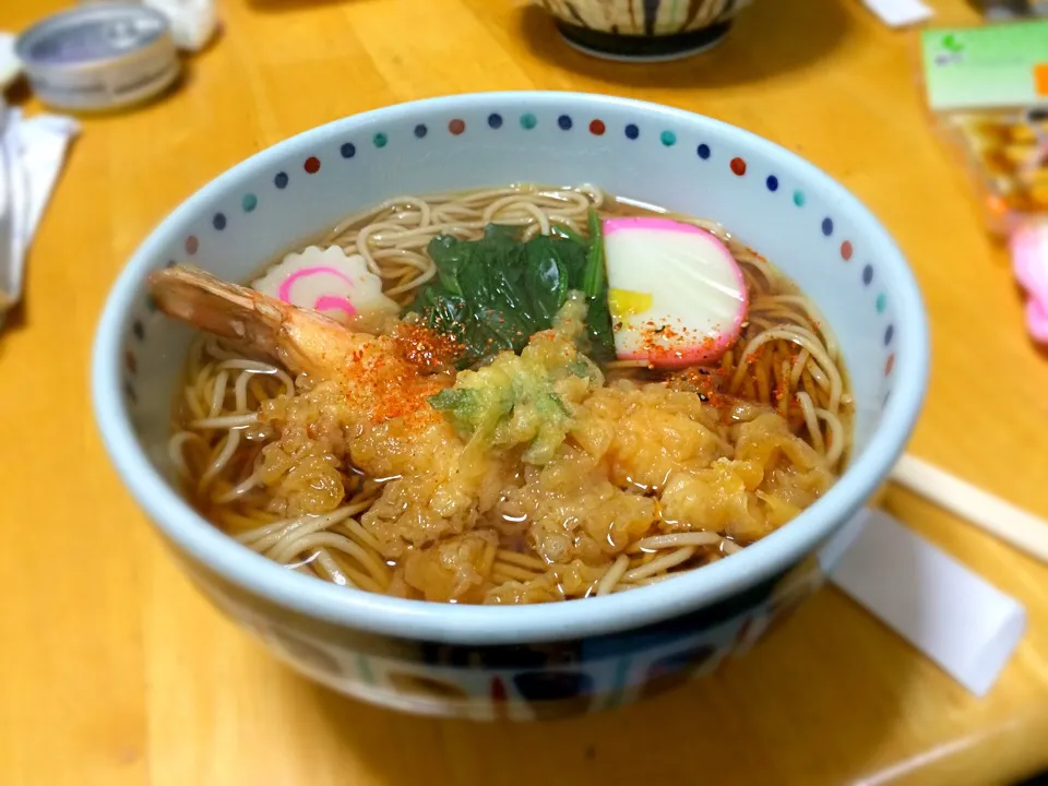 Snapdishの料理写真:大晦日、まずは実家で年越し蕎麦。初めて温かい蕎麦を食べたような。|土屋幸治さん