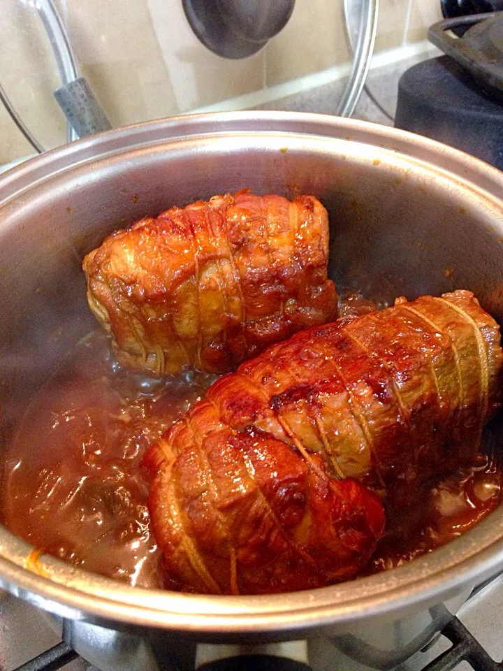 お正月用の焼き豚を作りました、ポイントはビールとお酢を入れる事によりお肉が柔らかくなります|Chef 中川浩行さん