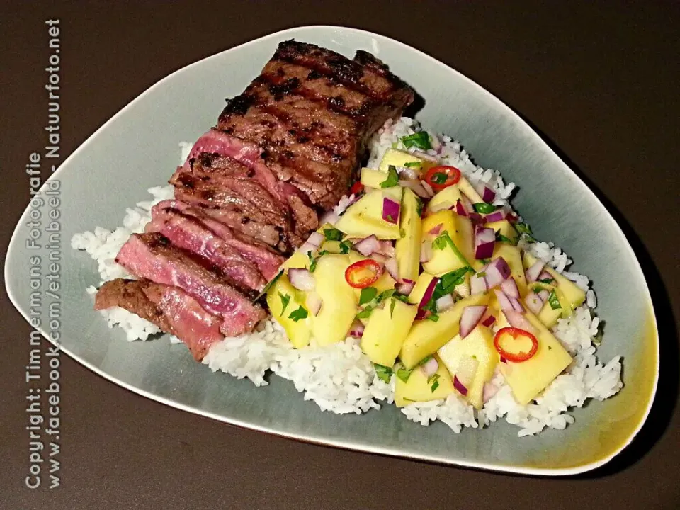 Australian grain fed beef with mango-salad and rice|Frank&Jolanda - Eteninbeeldさん