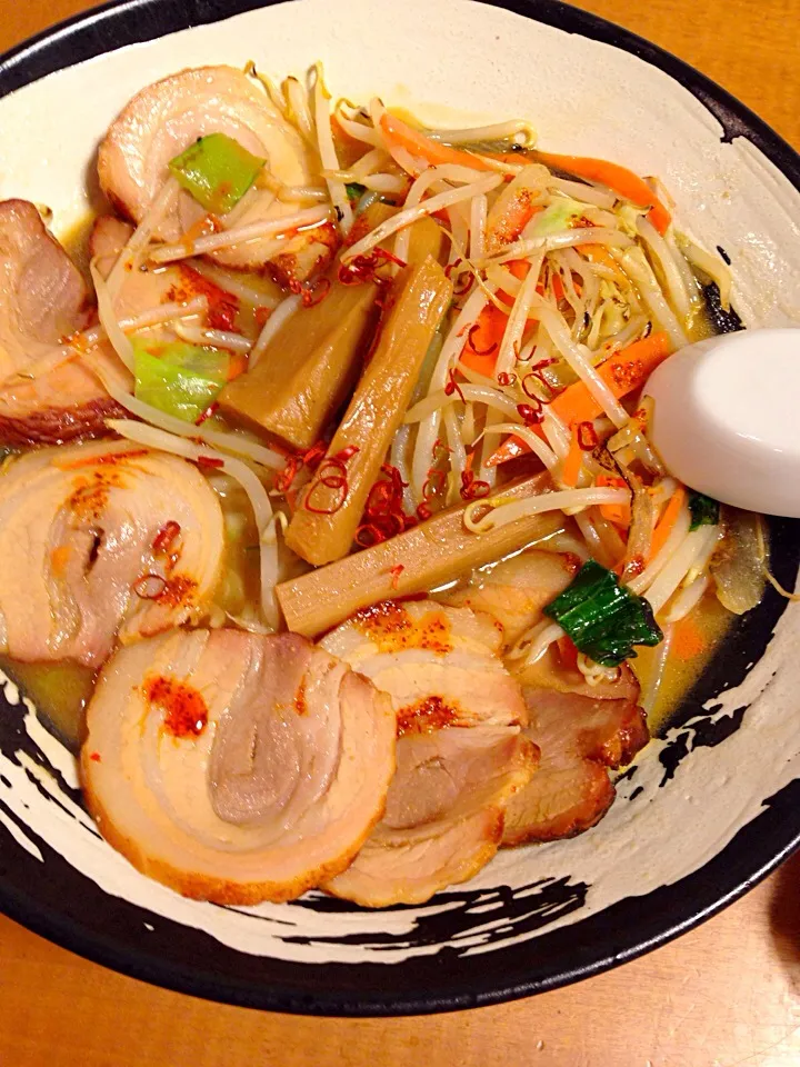 息子用の年越ラーメンは🍀ひろ🍀さんからいただいた純連の味噌ラーメン。|中華蕎麦 銀時さん