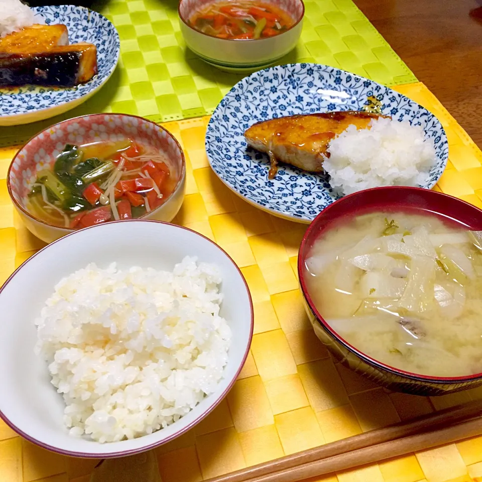 菜っ葉のとろみ煮、鰤の照り焼き、雑破お味噌汁|舐め子さん