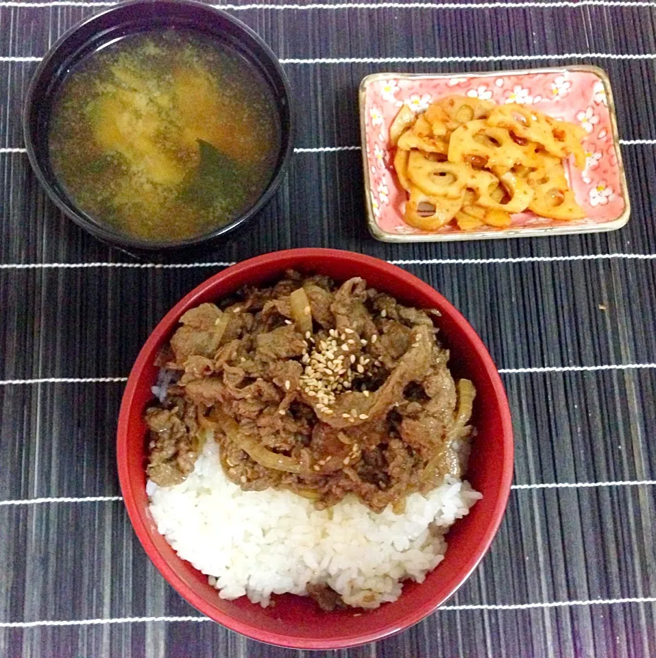 晩御飯 - 牛肉丼, 蓮根きんぴら, 味噌汁|coxiella24さん