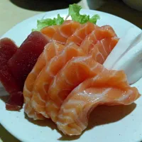 Snapdishの料理写真:Sashimi Trio - Salmon, Maguro & Shiro Maguro|Mun Minnieさん