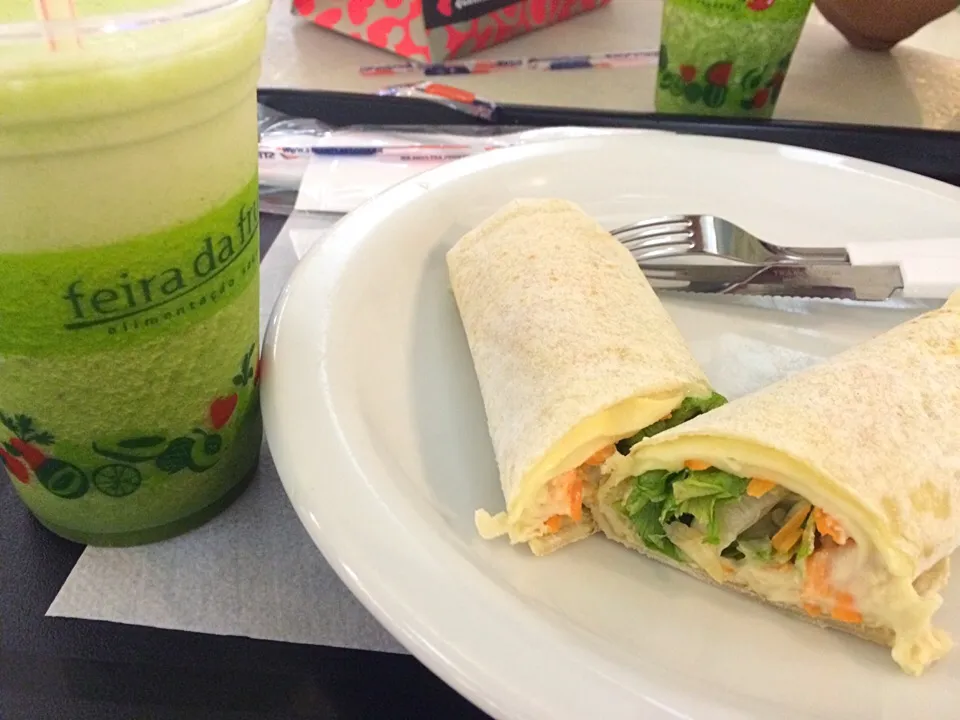 Wrap de frango e suco verde|larissarmさん