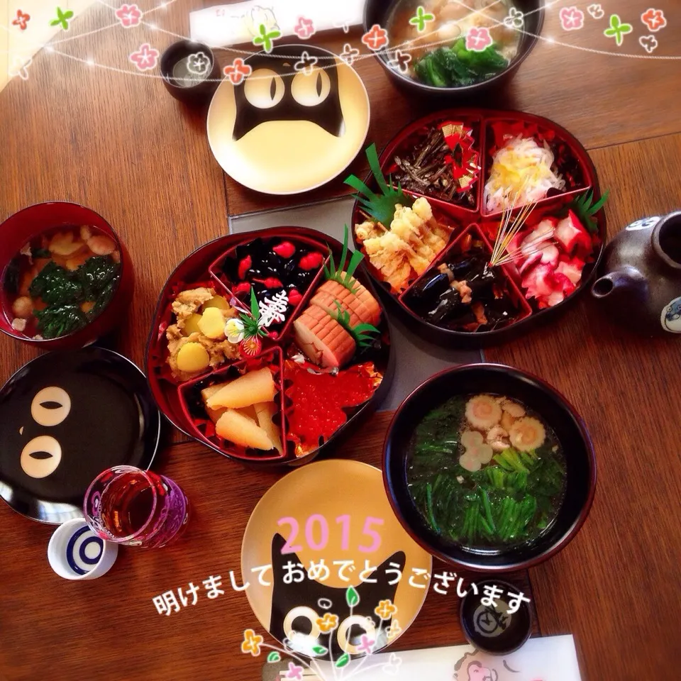 Snapdishの料理写真:あけましておめでとうございます。今年もどうぞよろしくお願い致します(*´︶`*)♡。我が家のお節、お雑煮です(*´︶`*)♡。|Makinsさん