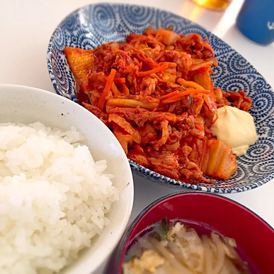 煮込み豚キムチ。ご飯に乗せて混ぜ混ぜしながら食べます♪|ヨッチャンさん