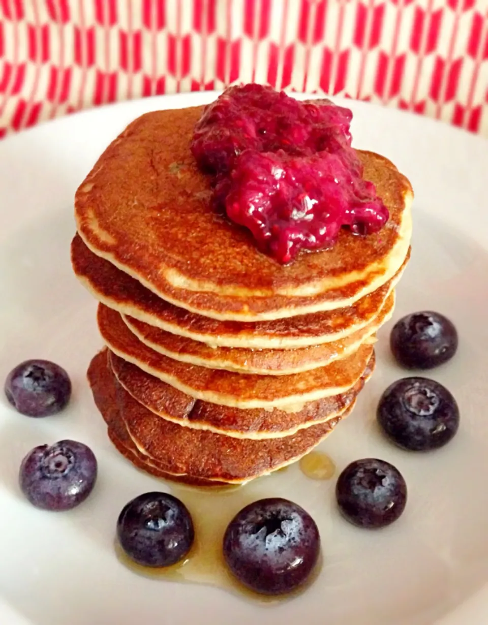 Banana mini pancake stack with home made berry chia jam, maple syrup and blueberries|coxiella24さん