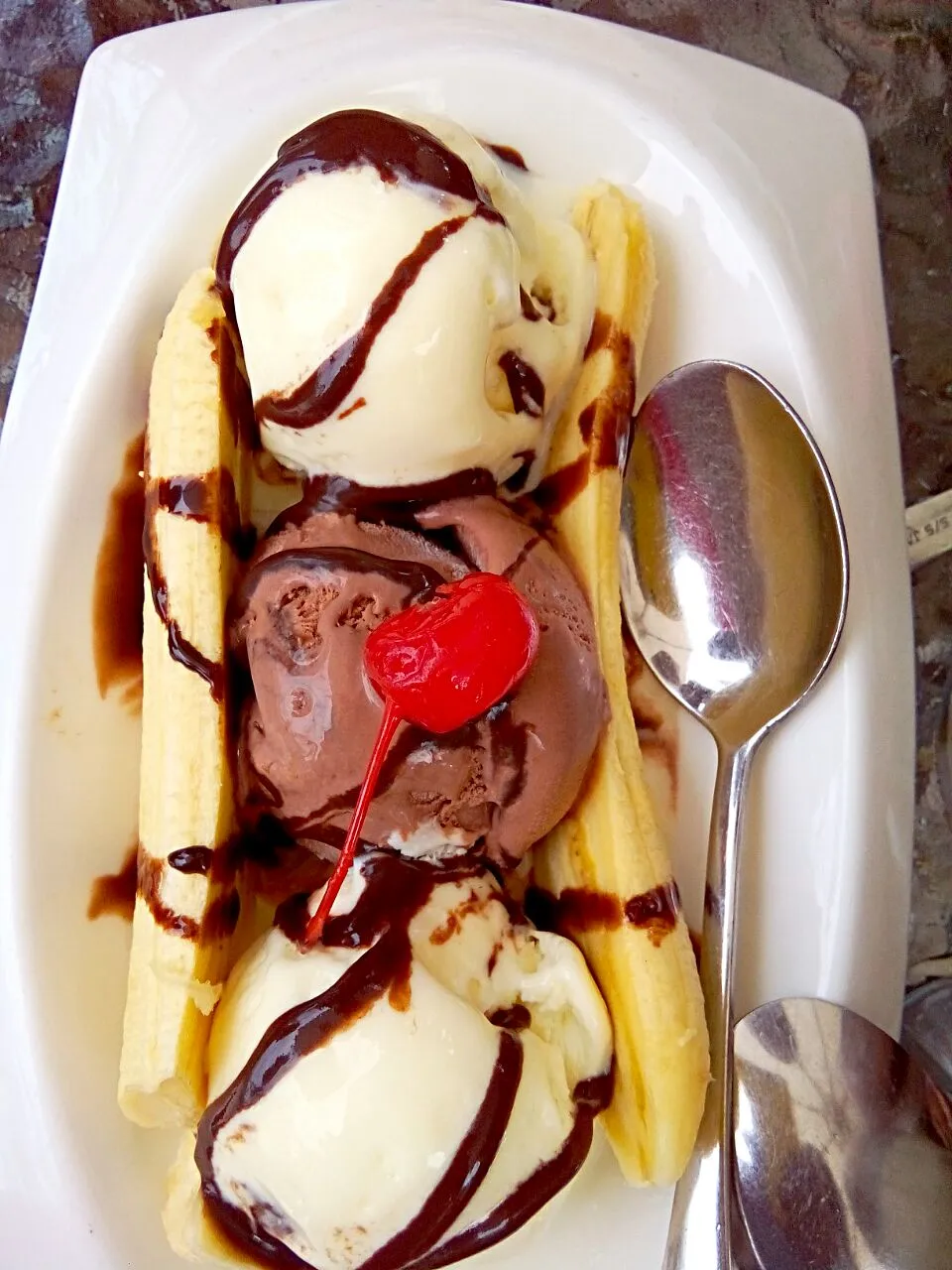 Banana Split @gardenoasis #yummy #foodporn #comfortfood|ellen joy aguilaさん