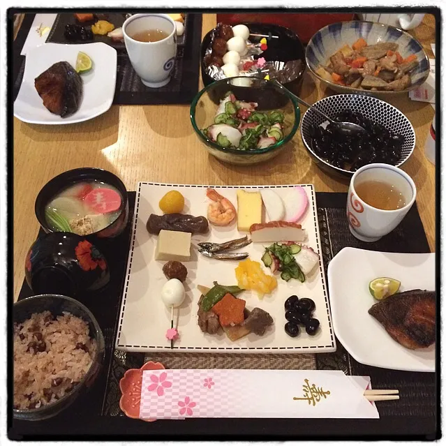 Snapdishの料理写真:ᘖ⃝ꄲ⃝Ꮚ˘̴͈́ ֊̫ ˘̴͈̀Ꮚ І⃝Ƽ⃝ *˖✦Ӈ੨ƤƤყ  Ɲҽա Ⴤℯ੨ɽ✦˖*おせち♫|EITOさん