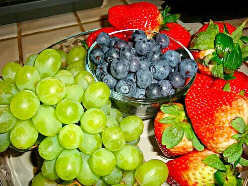 I set up an ASSORTMENT OF FRUIT 🍓🍇🍃🍒🍊🍃 #New Year #Breakfast/Brunch Family #Holidays/Celebrations #Fruit #Healthy #Snack/Teatime 😋 💯 😋|Alisha GodsglamGirl Matthewsさん