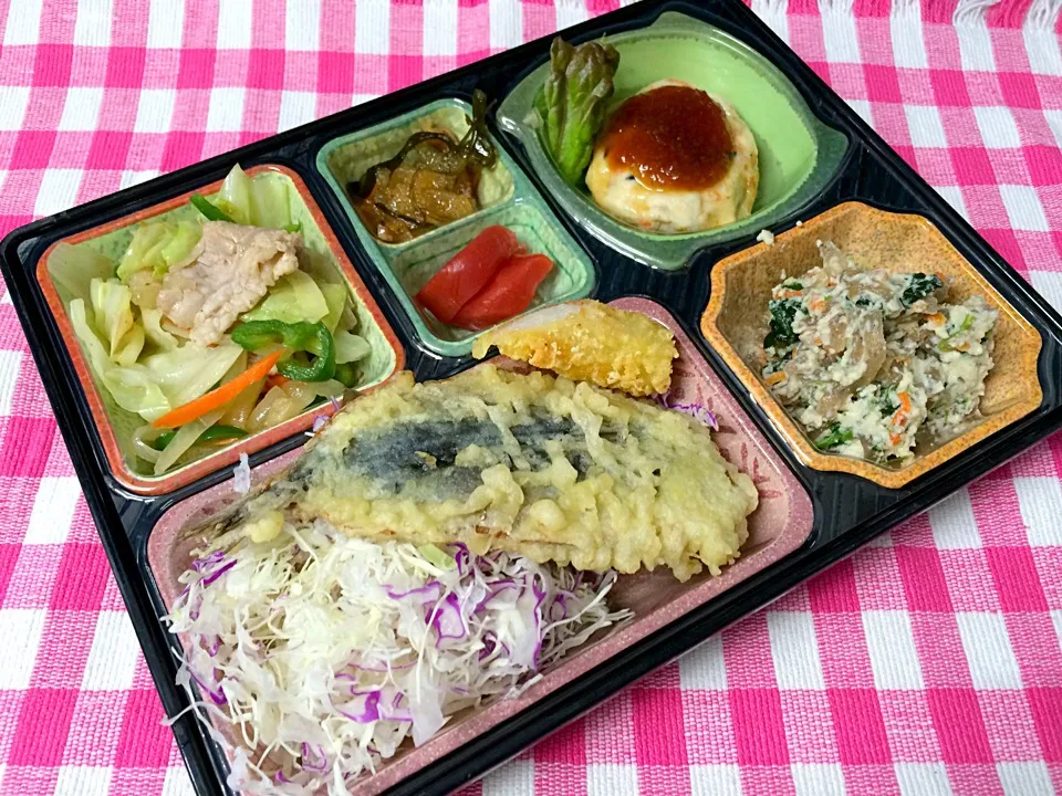 Snapdishの料理写真:あけましておめでとうございます。 お任せメニュー 日替わり弁当|Naokazu Kuritaさん