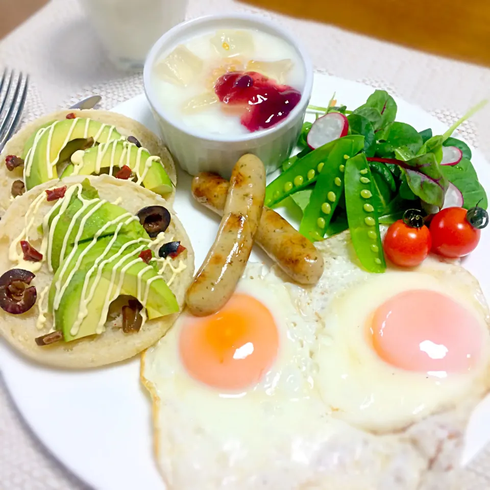 アボカドとオリーブのオープンサンド♡|🍎ゆかりんご🍎さん