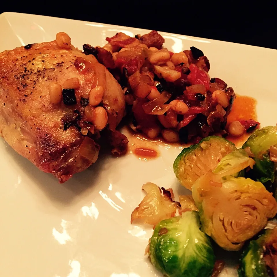 Roast Chicken Thighs with Bacon and White Beans|K Goodnessさん