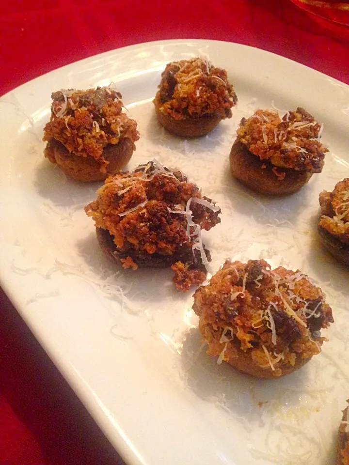 Sausage stuffed mushrooms with Parmesan|Crystal DeBoerさん