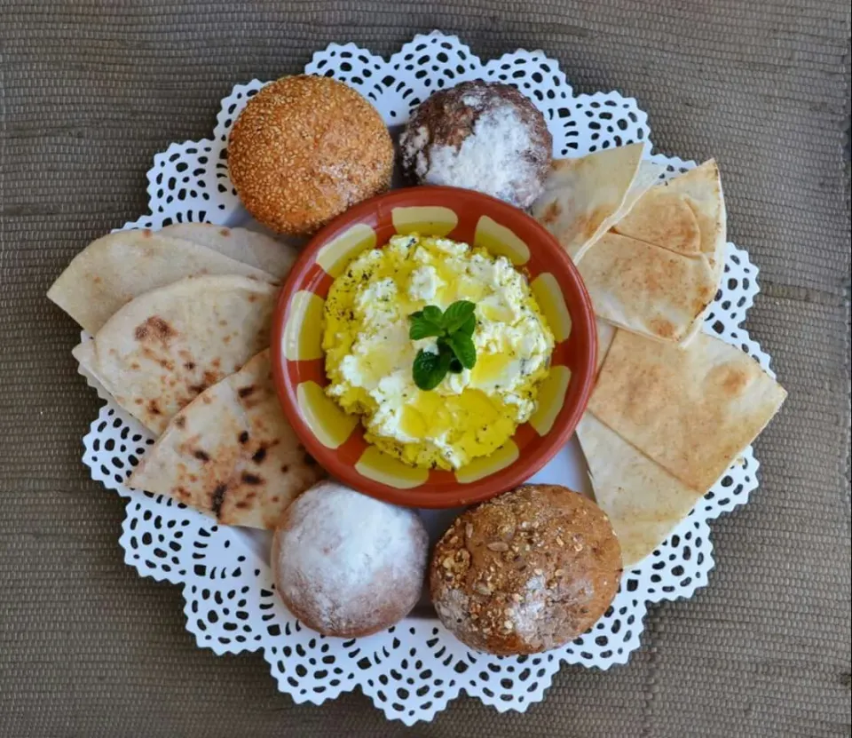 #labneh #cheese #lebanese #lebanon #dairy #bread #oliveoil #goat|jalaelgammalさん