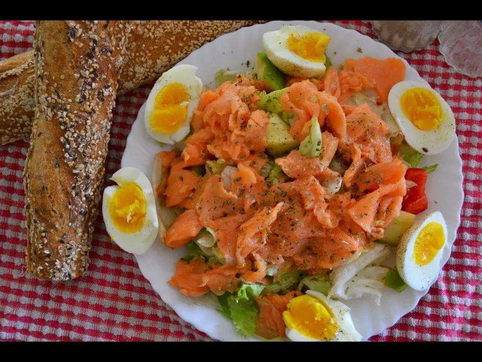 Snapdishの料理写真:#salmon #saumon #salad #healthy #lunch #antipasto #salmone|jalaelgammalさん