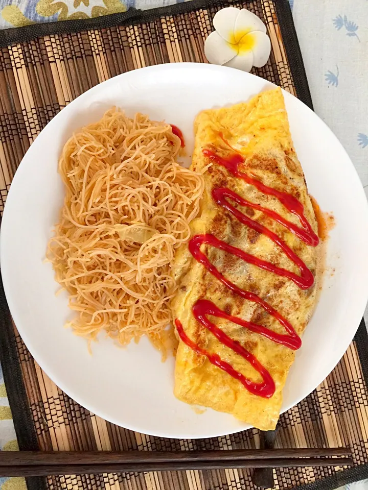 Pancit Bihon w/ Omelette|Tito Jickain Recososa Jrさん