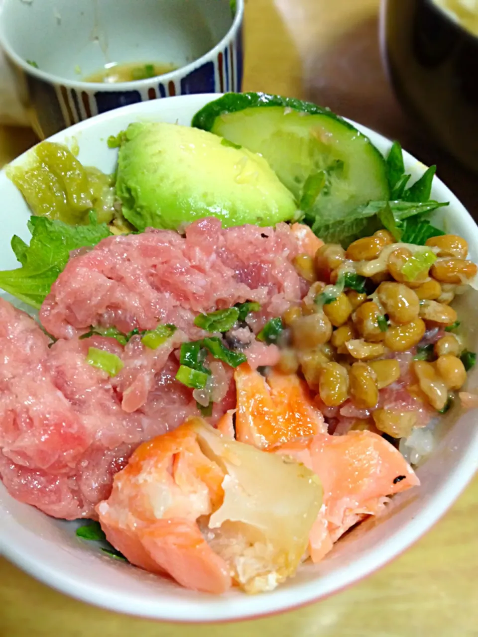 Snapdishの料理写真:好きな物乗っけ盛り丼〜😁✨|Ayakoさん