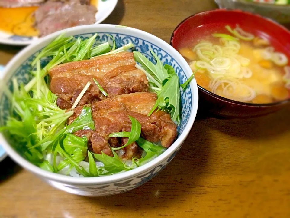 豚の角煮丼|ともうみさん