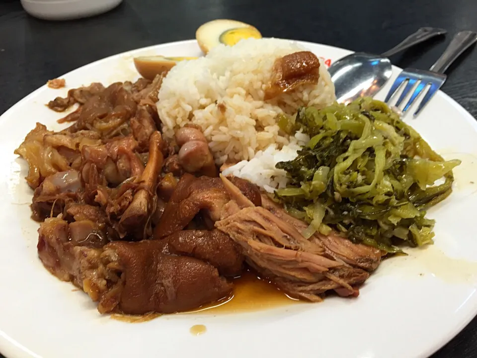 Stewed pork knuckles , boiled egg with rice|hirotomoさん