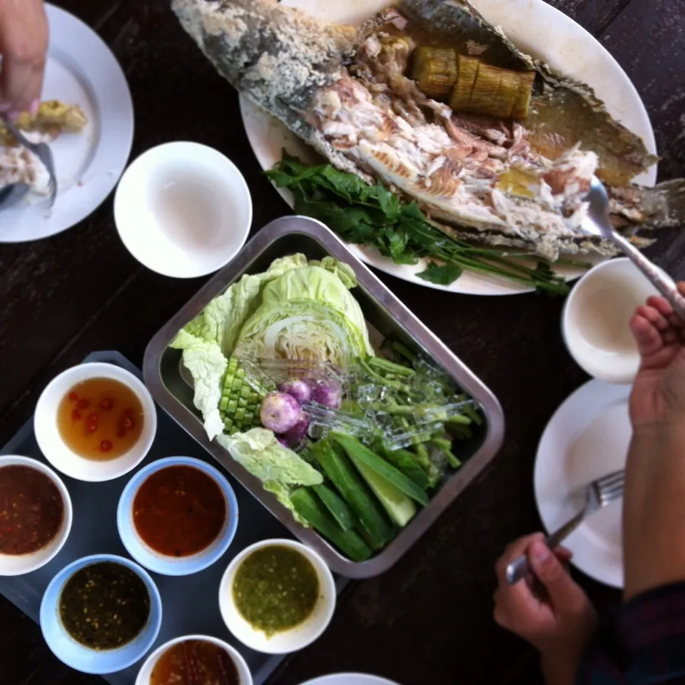 Snapdishの料理写真:Grill fish w 6 dipping sauce #thaifood|Eat in Thaiさん