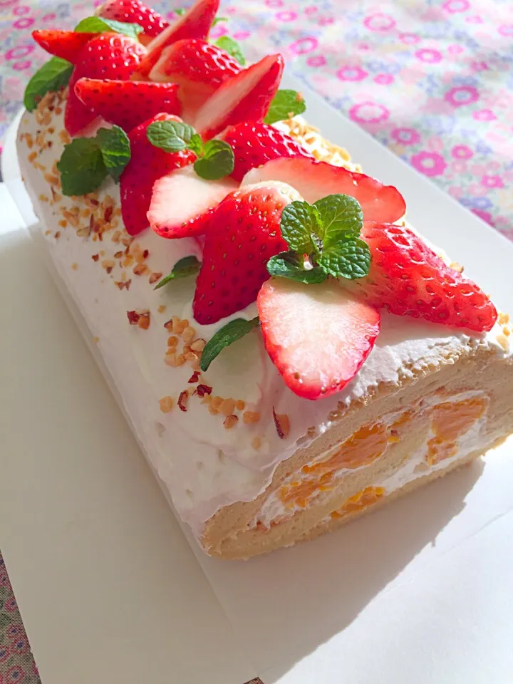 Snapdishの料理写真:絶対失敗しない☆しっとりふわふわ手作りロールケーキ|Tsuduさん