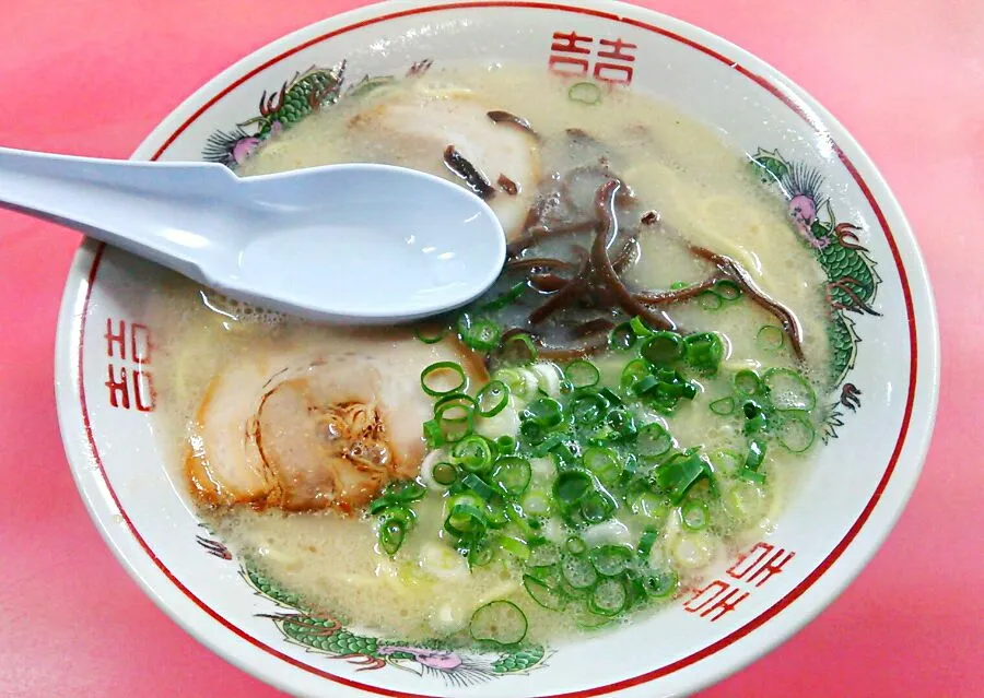 Snapdishの料理写真:北九州は黒崎のホームラン本店のラーメン|Yutaka Sakaguchiさん