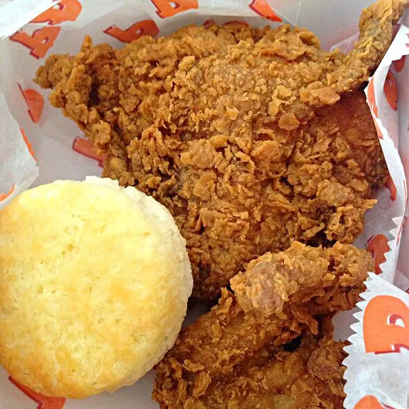 Snapdishの料理写真:Out and About Yesterday I Grabbed My Favorite Popeyes Fried Chicken #Chicken Spicy #Main dish #Bread Biscuit #Side dish 😆 😆 #Box lunch/Deli ☺|Alisha GodsglamGirl Matthewsさん