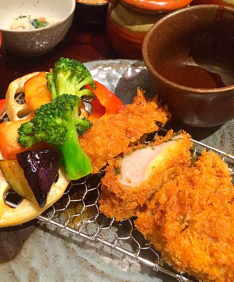 Snapdishの料理写真:5種類野菜としそ入りヒレカツ🍴😊|ゆかりさん