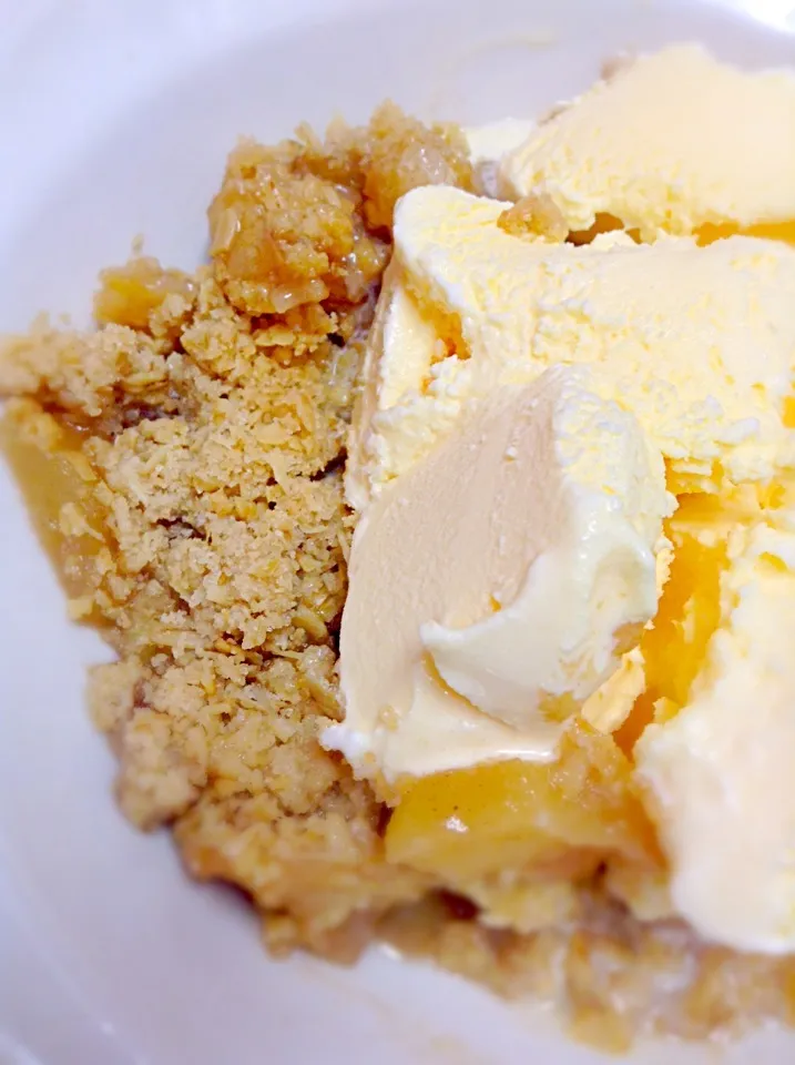 WaRm AppLe CruMbLe wiTh VaniLLa IcE CreAm|GeMzKiTchさん