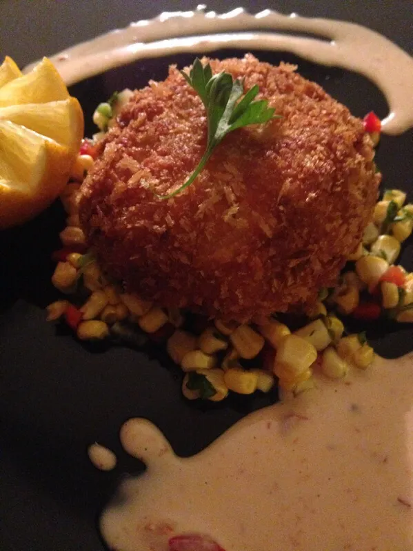 Snapdishの料理写真:Crab Cakes with Spicy Mayo and Corn Salsa|Christine pavelkaさん