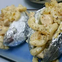 Snapdishの料理写真:jacket potato with mac and cheese and oregano topping|Paulin Whack O Lanternさん