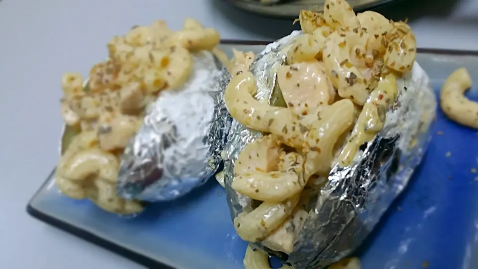 jacket potato with mac and cheese and oregano topping|Paulin Whack O Lanternさん