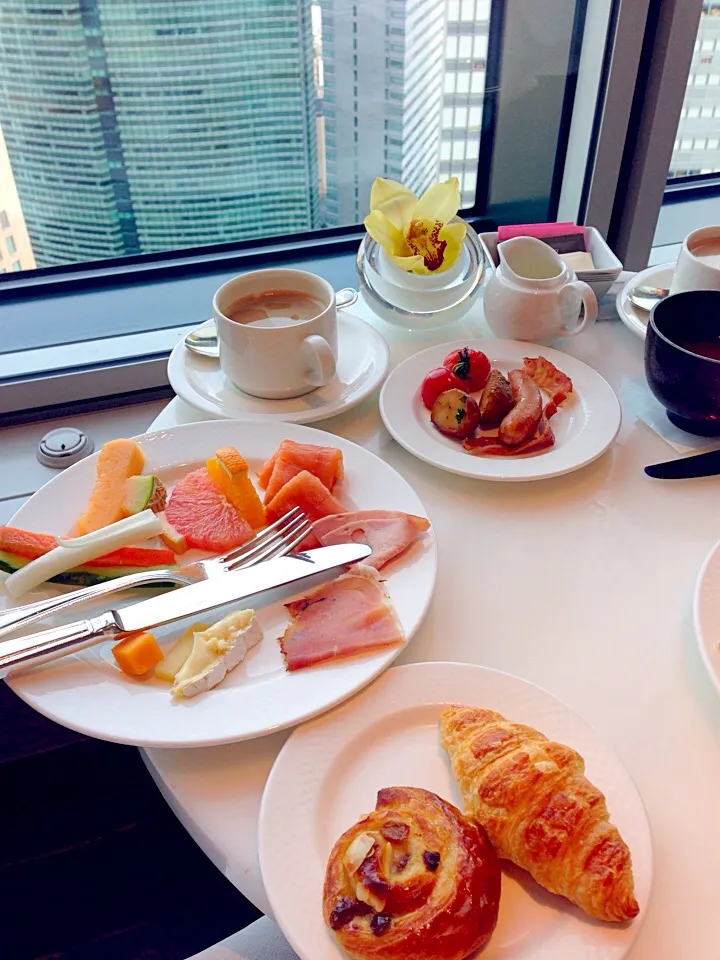 ホテルの朝ごはん💛ほんの一部🍞☕️|まみりんごさん