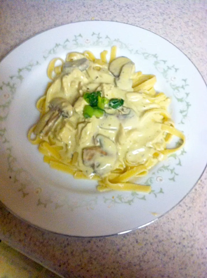 Chicken Mushroom Basil Pesto Fettuccini|Britney Mitchellさん