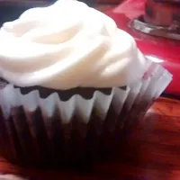 Spicy chocolate cupcake with vanilla frosting 😊|Maggieさん