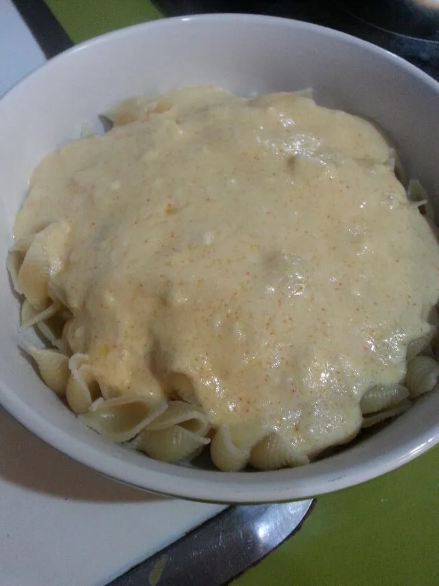 Snapdishの料理写真:homemade Alfredo with mini shells.|Polly Gelfusoさん