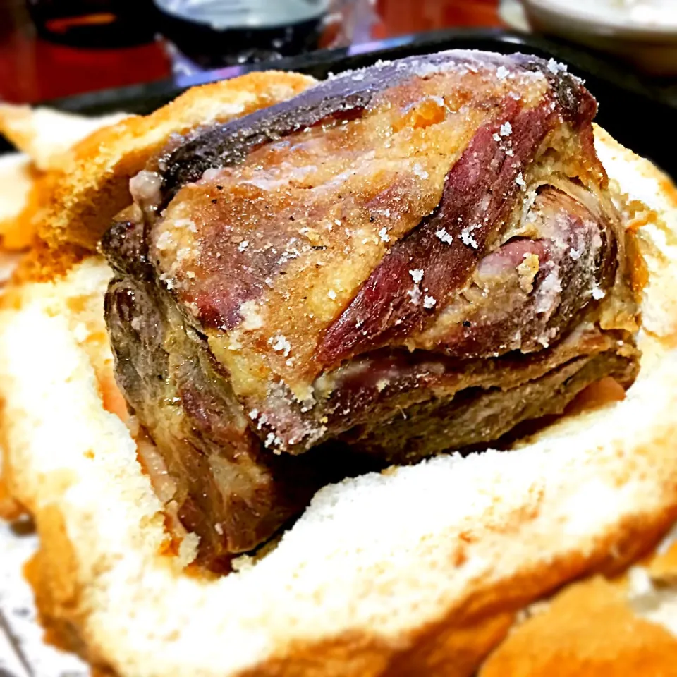 Snapdishの料理写真:カウントダウンぱーちぃーのイベリコ豚の塩釜焼き🍖|ラー山さん