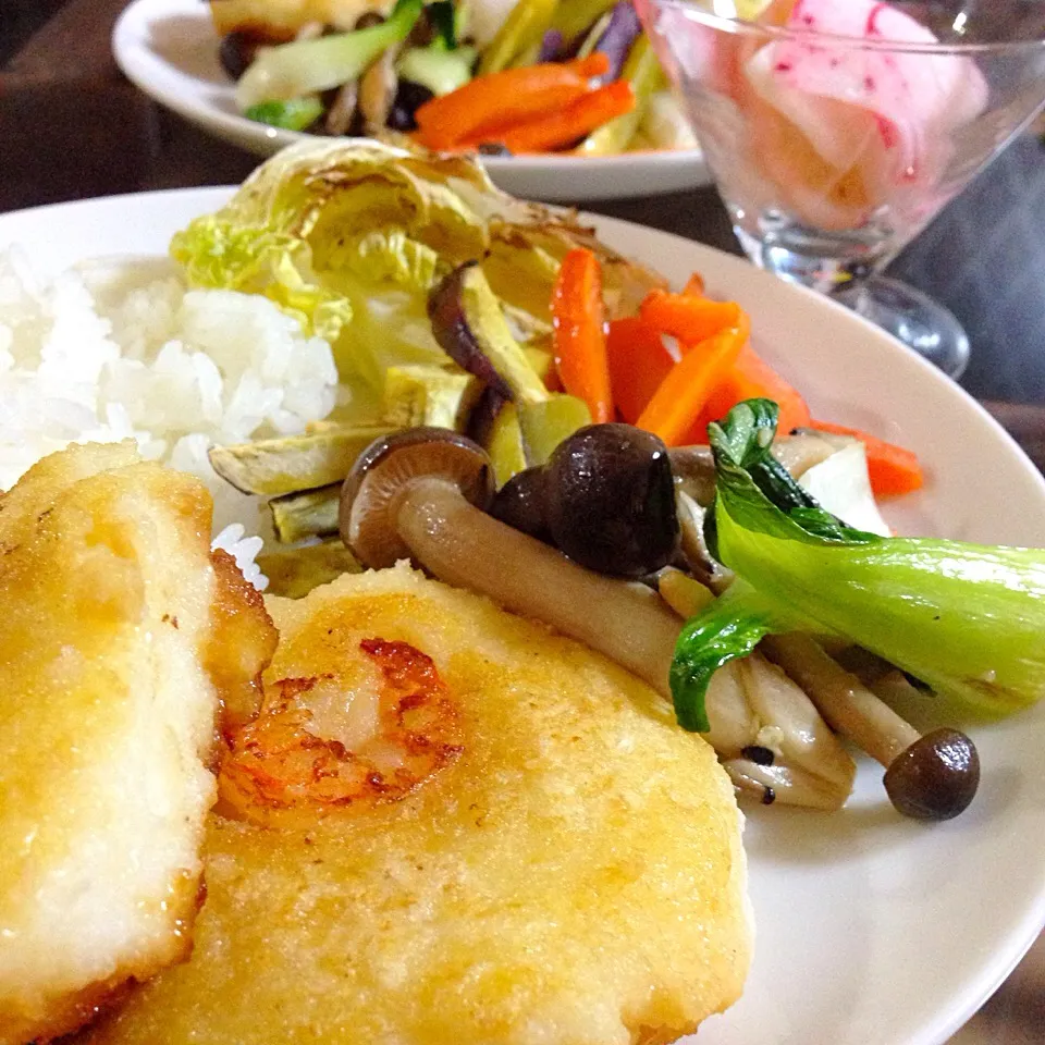 おからと片栗粉と水だけのハンバーグ、、だけは淋しいのでエビをトッピング。甘辛醤油味のもちもちハンバーグ。|Kumi_loveさん